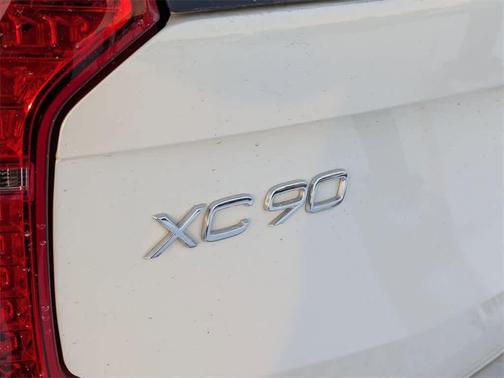 2025 Volvo XC90 Plug-In Hybrid T8 Plus 6-Seater