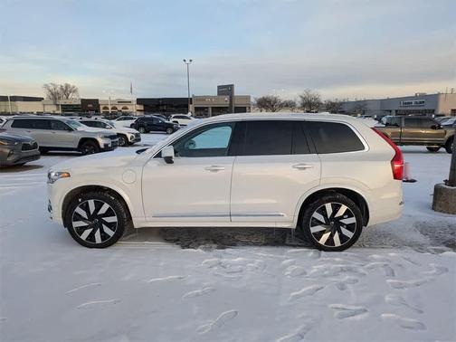 2025 Volvo XC90 Plug-In Hybrid T8 Plus 6-Seater