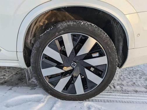 2025 Volvo XC90 Plug-In Hybrid T8 Plus 6-Seater