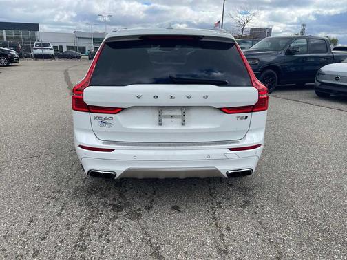 2018 Volvo XC60 T5 Momentum