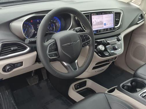 Bright White Clearcoat 2024 Chrysler Pacifica Touring-L