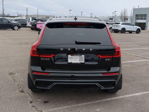 Onyx Black Metallic 2026 Volvo XC60 B5 Plus