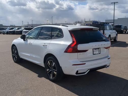 2026 Volvo XC60 B5 Plus