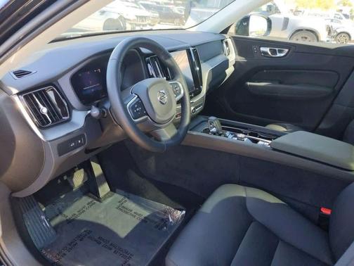 2025 Volvo XC60 Plug-In Hybrid Core