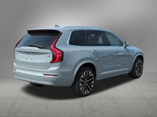 2025 Volvo XC90 B6 Plus 7-Seater