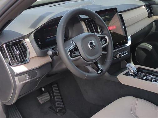 2025 Volvo XC90 B6 Plus 7-Seater