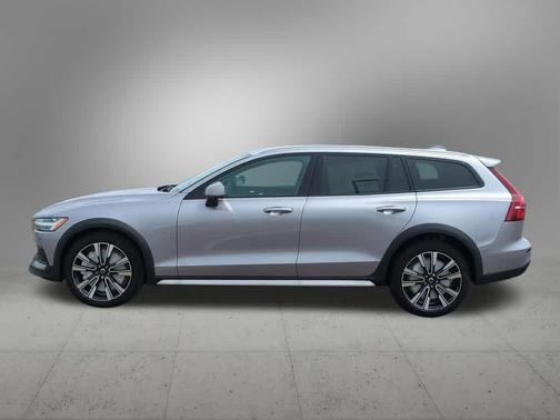 Aurora Silver 2026 Volvo V60 Cross Country Ultra, B5 AWD Gas (mild hybrid)
