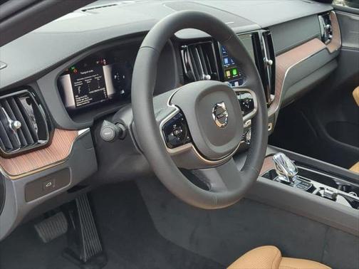 2025 Volvo XC60 B5 Ultra
