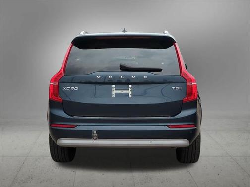 2022 Volvo XC90 T5 Momentum