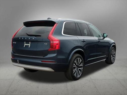 2022 Volvo XC90 T5 Momentum