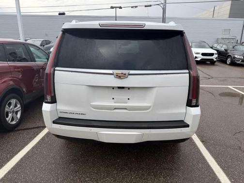 2018 Cadillac Escalade Luxury