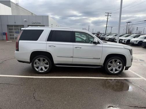 2018 Cadillac Escalade Luxury