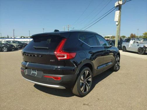2025 Volvo XC40 B5 Plus Bright Theme