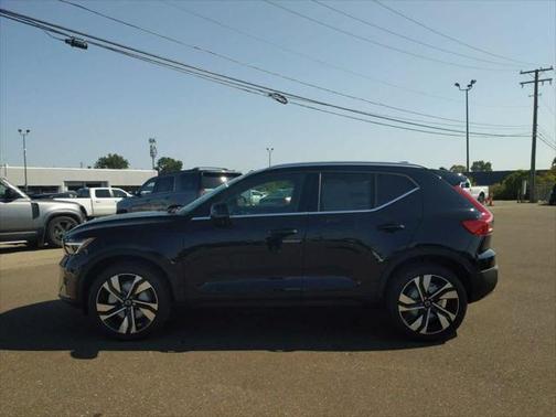 2025 Volvo XC40 B5 Plus Bright Theme