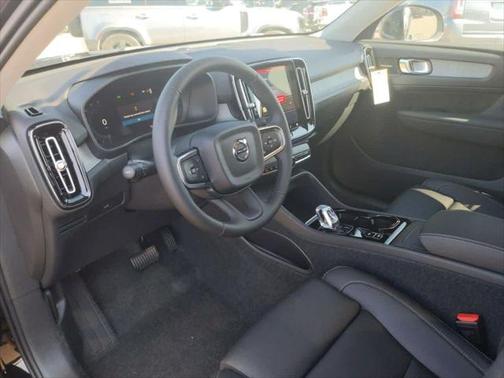 2025 Volvo XC40 B5 Plus Bright Theme