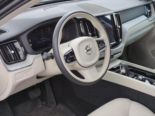 2025 Volvo XC60 Plug-In Hybrid T8 Plus