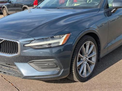 2020 Volvo V60 T5 Momentum
