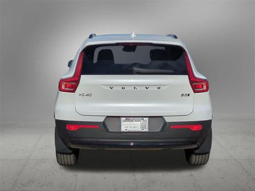 2024 Volvo XC40 B5 Plus Dark Theme