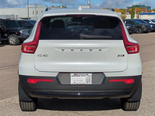 2024 Volvo XC40 B5 Plus Dark Theme