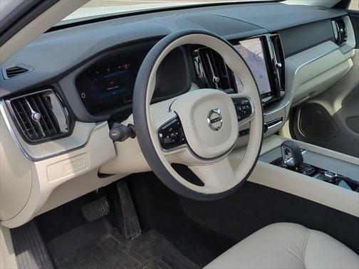 2025 Volvo XC60 Plug-In Hybrid T8 Plus
