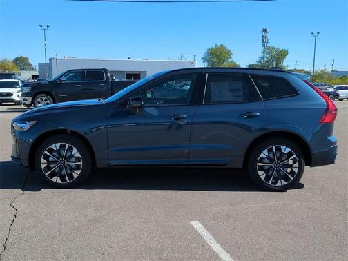 2026 Volvo XC60 B5 Plus