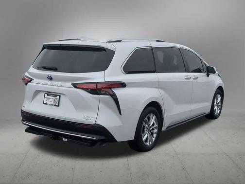 2023 Toyota Sienna Limited