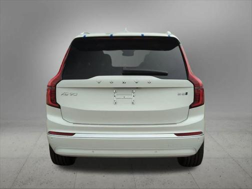 2025 Volvo XC90 B5 Plus 6-Seater