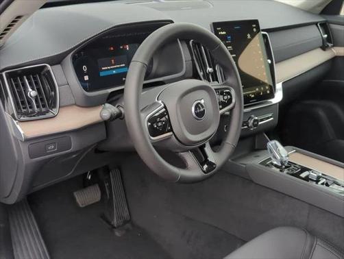 2025 Volvo XC90 B5 Plus 6-Seater