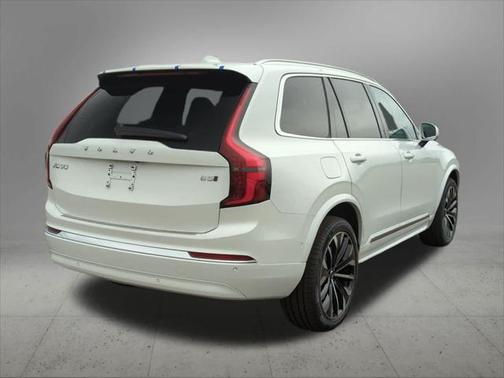 2025 Volvo XC90 B5 Plus 6-Seater