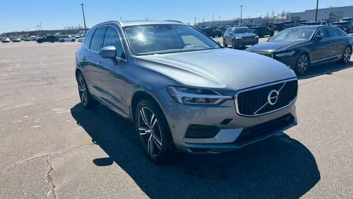 Gray 2019 Volvo XC60 T6 Momentum