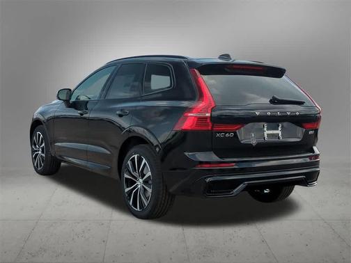 2025 Volvo XC60 B5 Plus