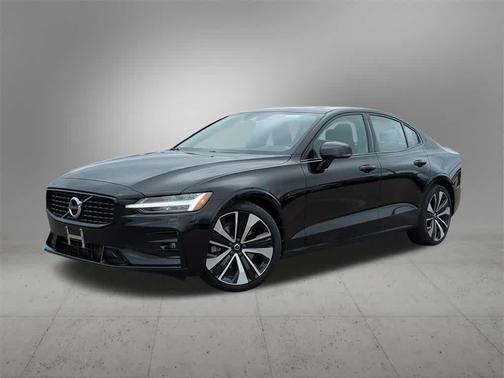 2022 Volvo S60 T5 Momentum