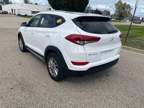 2017 Hyundai TUCSON SE