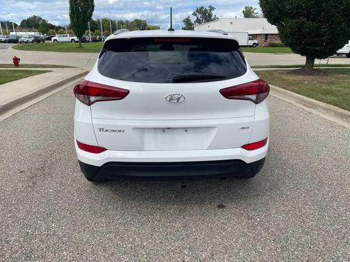 2017 Hyundai TUCSON SE