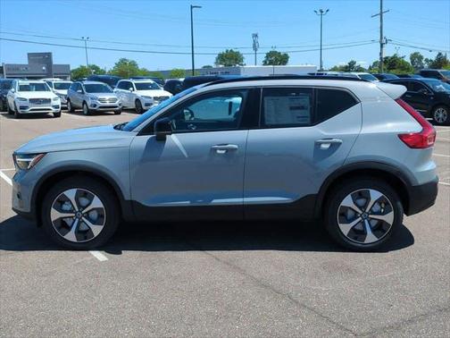 2026 Volvo XC40 B5 Plus