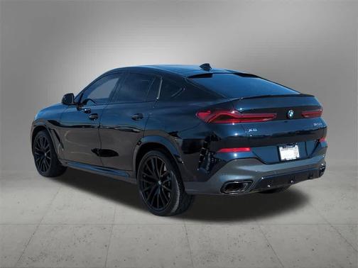 2021 BMW X6 M50i