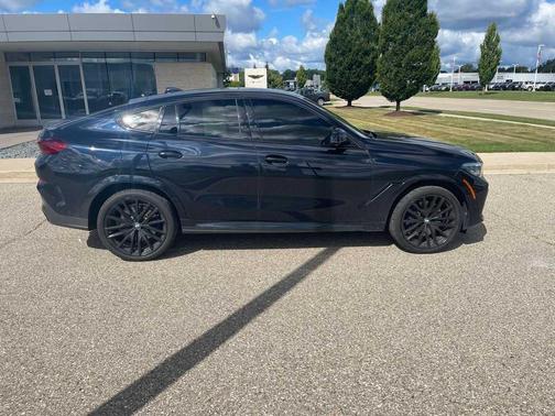 2021 BMW X6 M50i
