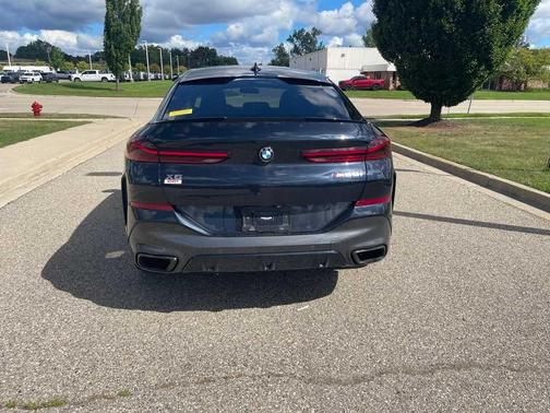 2021 BMW X6 M50i