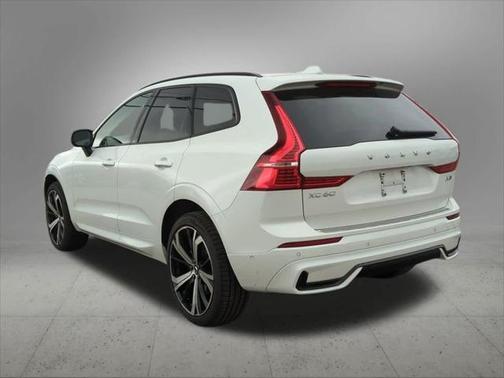 2025 Volvo XC60 B5 Ultra