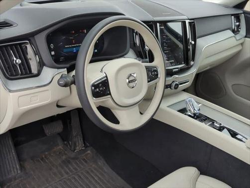 2025 Volvo XC60 B5 Ultra