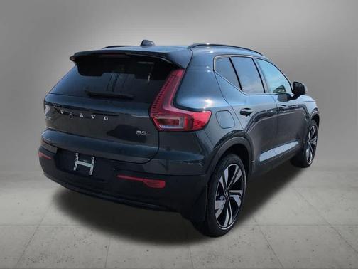 2026 Volvo XC40 Ultra, B5 AWD Gas (mild hybrid), Dark