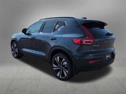 2026 Volvo XC40 Ultra, B5 AWD Gas (mild hybrid), Dark