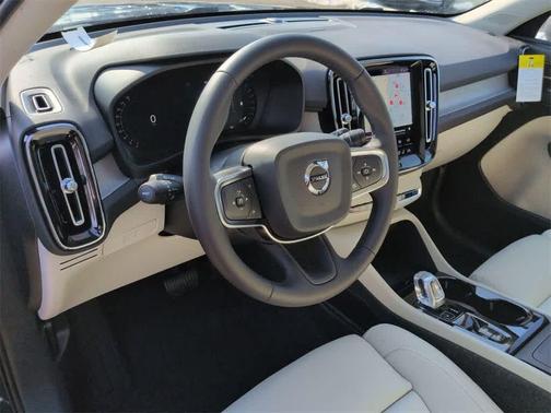 2026 Volvo XC40 Ultra, B5 AWD Gas (mild hybrid), Dark