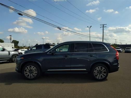 2025 Volvo XC90 Plug-In Hybrid T8 Plus 7-Seater