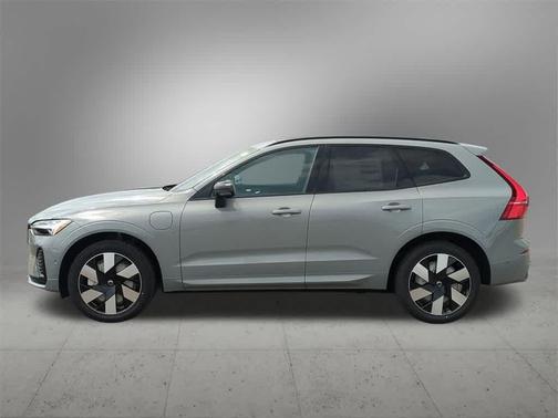 2025 Volvo XC60 Plug-In Hybrid T8 Plus