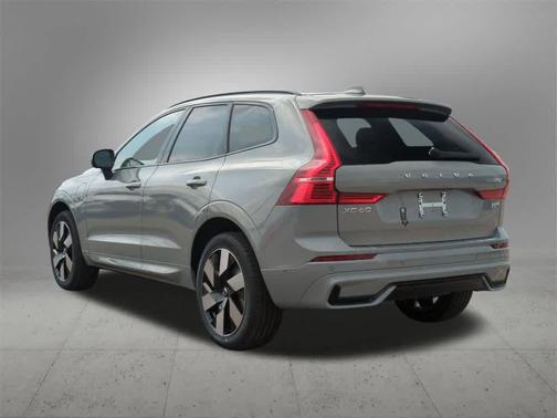 2025 Volvo XC60 Plug-In Hybrid T8 Plus