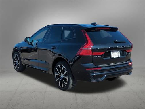 2023 Volvo XC60 B5 Plus Dark Theme