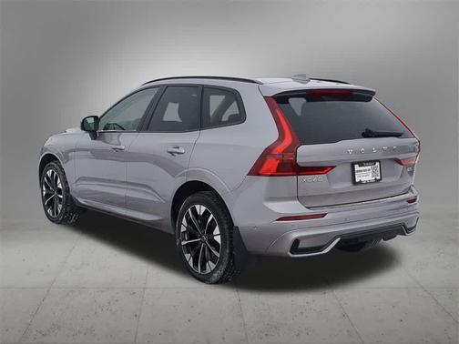 Aurora Silver 2026 Volvo XC60 B5 Plus