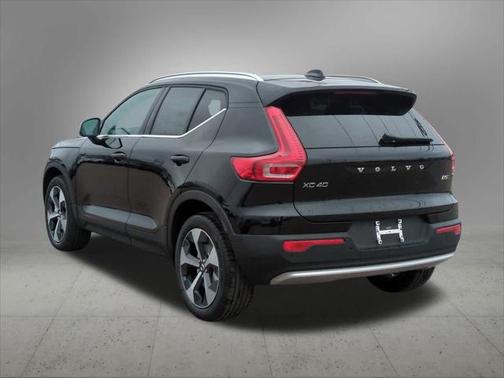 2025 Volvo XC40 B5 Plus Bright Theme