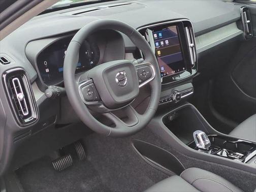 2025 Volvo XC40 B5 Plus Bright Theme